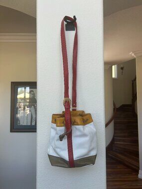 Vintage Susan Gail white leather bucket bag